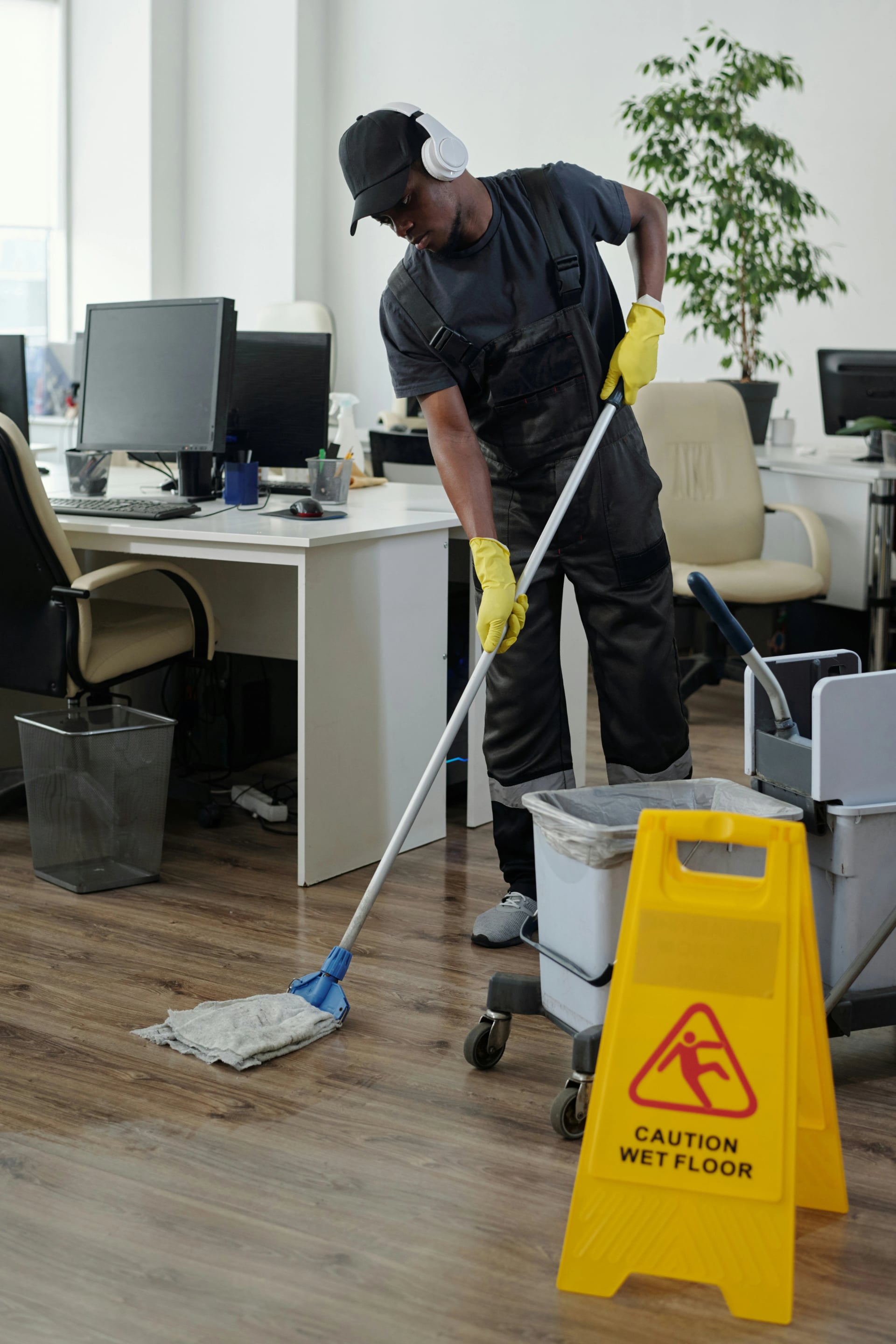 ZK Clean professional team at work